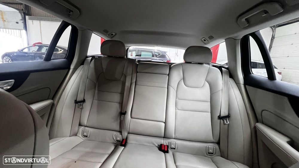 Volvo V60 2.0 T8 AWD TE Inscription Expression — fotografia 35