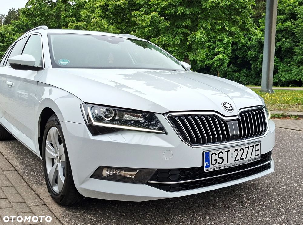 Skoda Superb 2.0 TDI Premium Edition - 14