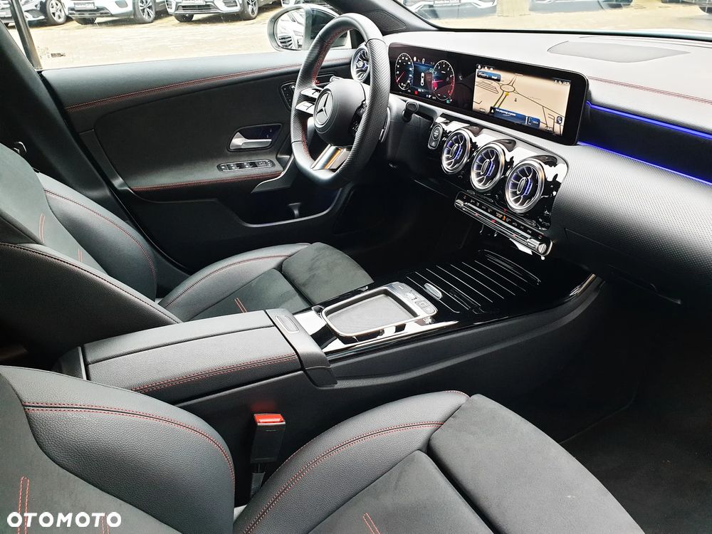 Mercedes-Benz CLA 200 AMG Line 7G-DCT - 19