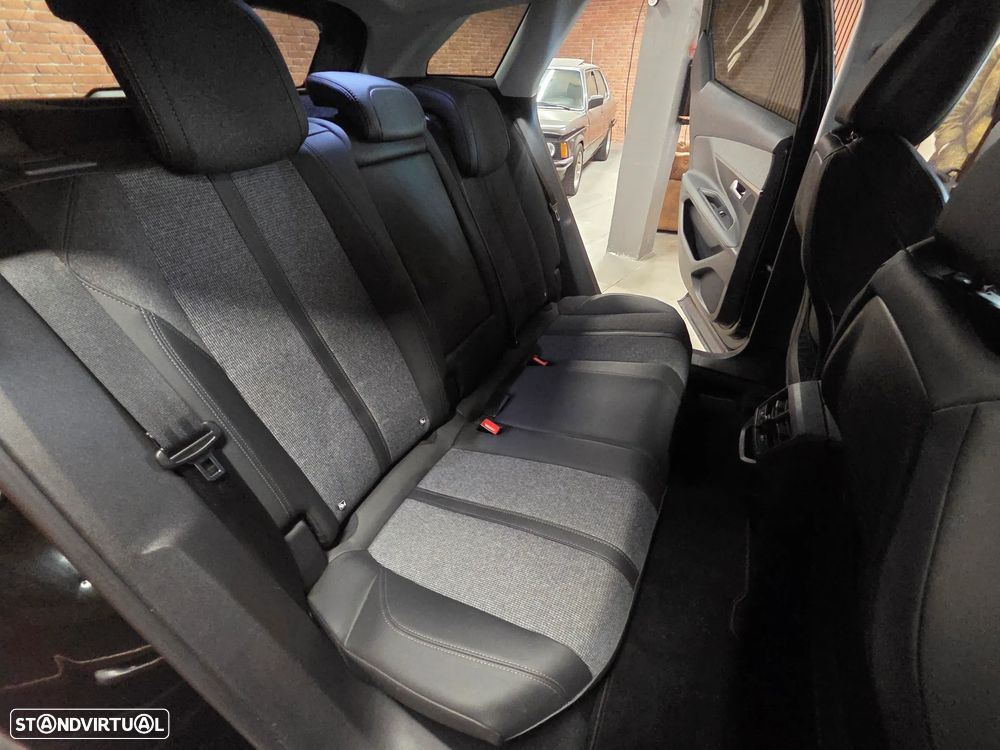 Peugeot 3008 BlueHDi 130 Stop & Start EAT8 Allure - 22