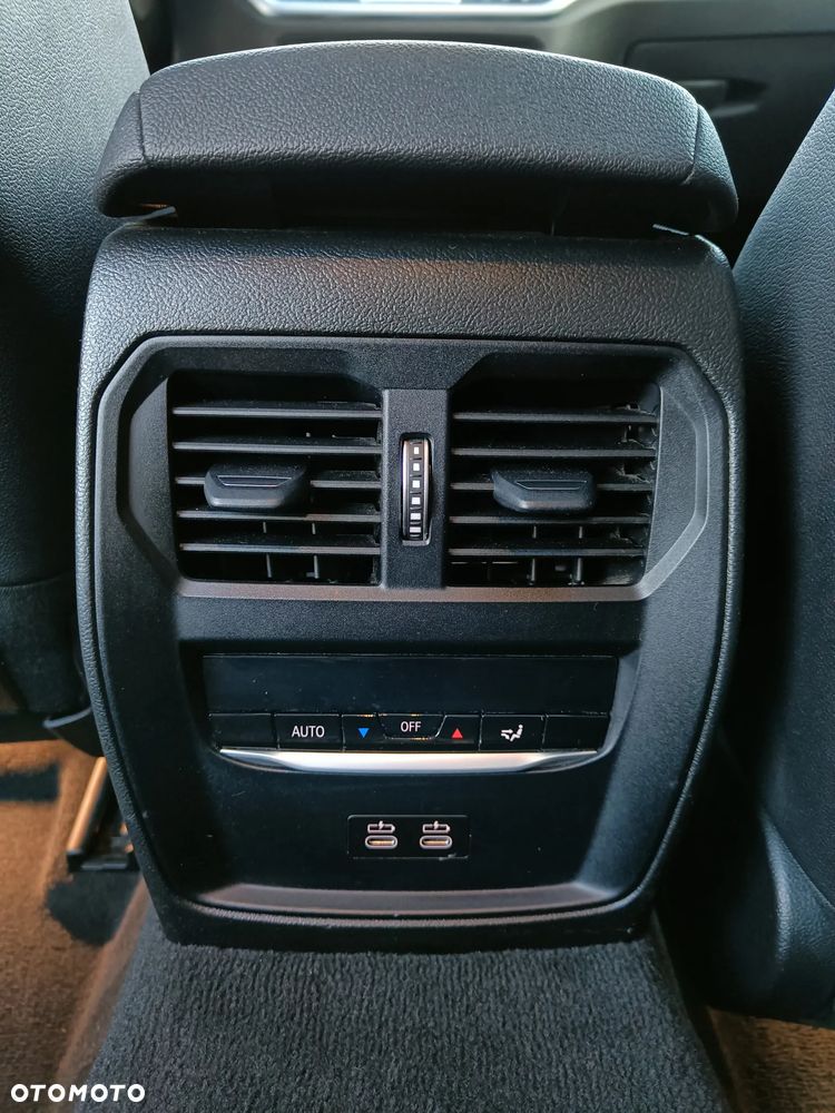 BMW Seria 3 330i xDrive Sport Line - 24