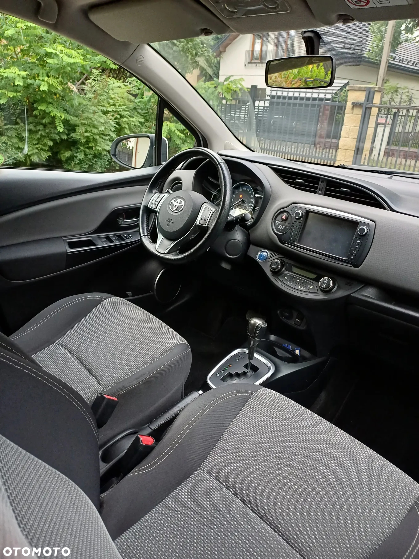 Toyota Yaris Hybrid 100 Premium EU6 - 7