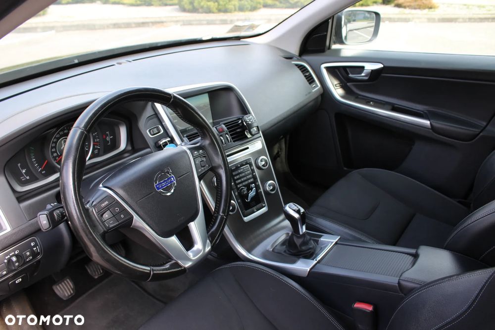 Volvo XC 60 D3 Momentum - 8