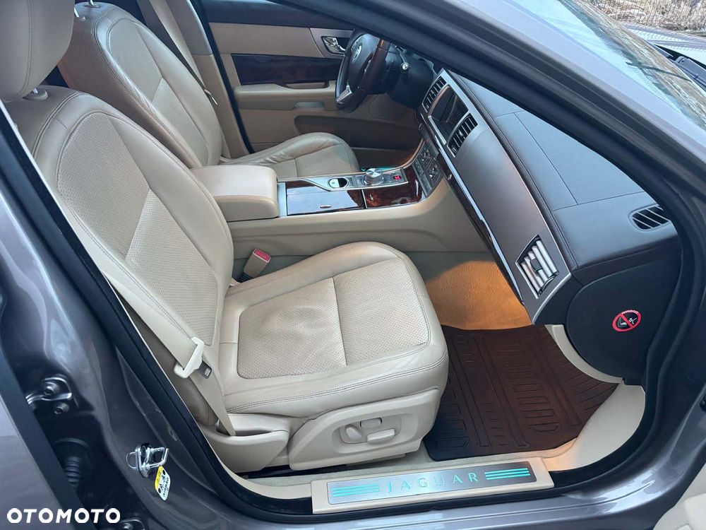Jaguar XF 3.0 V6 D Premium Luxury - 5