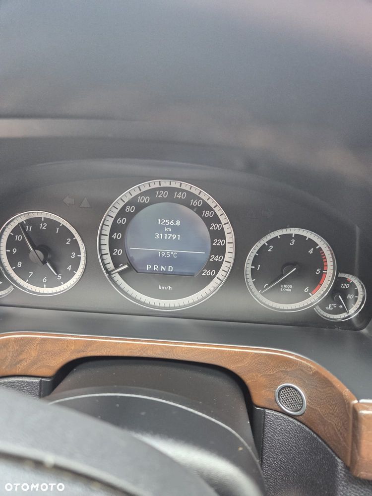 Mercedes-Benz Klasa E 250 CDI DPF BlueEFFICIENCY 7G-TRONIC Elegance - 10