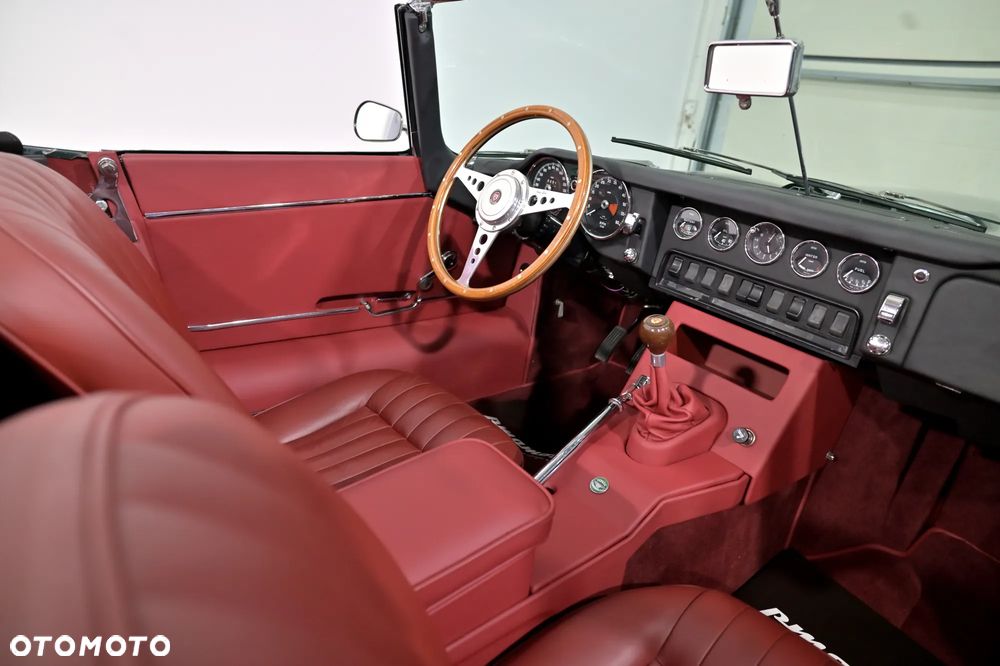 Jaguar E-Type - 21