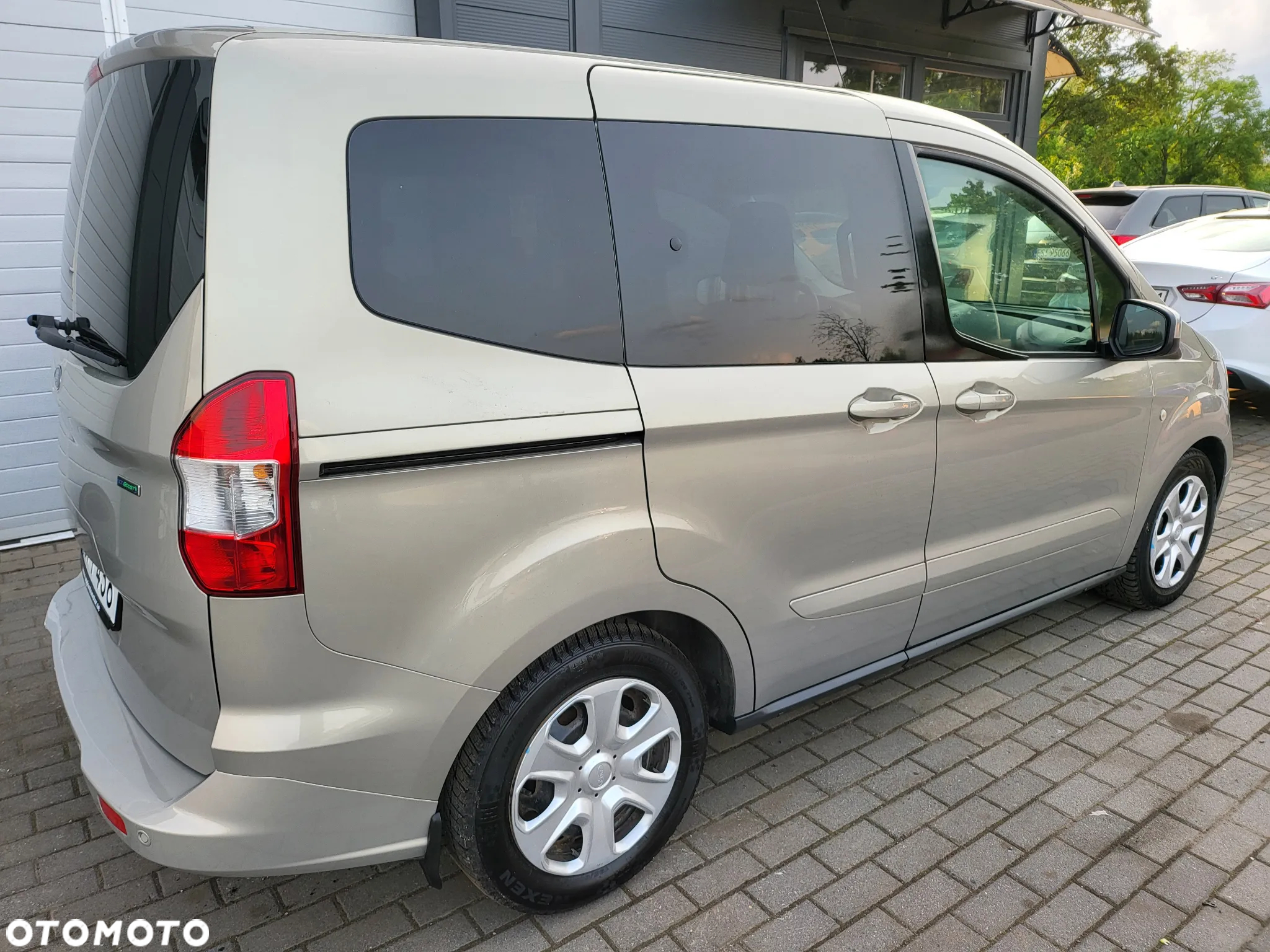 Ford Tourneo Courier 1.0 EcoBoost S&S Trend - 8