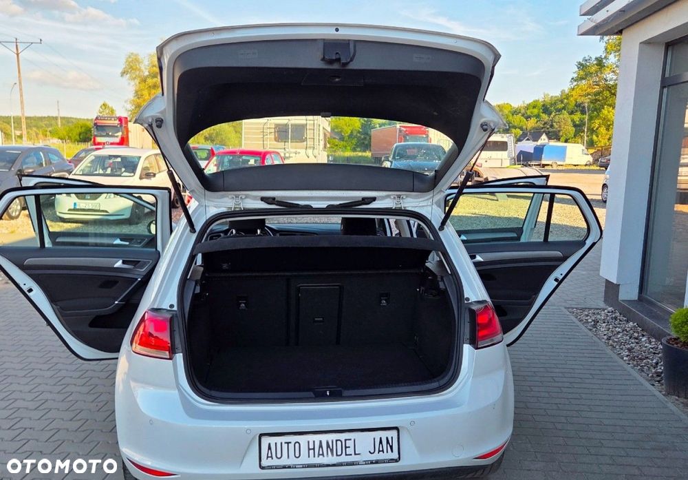 Volkswagen Golf - 32