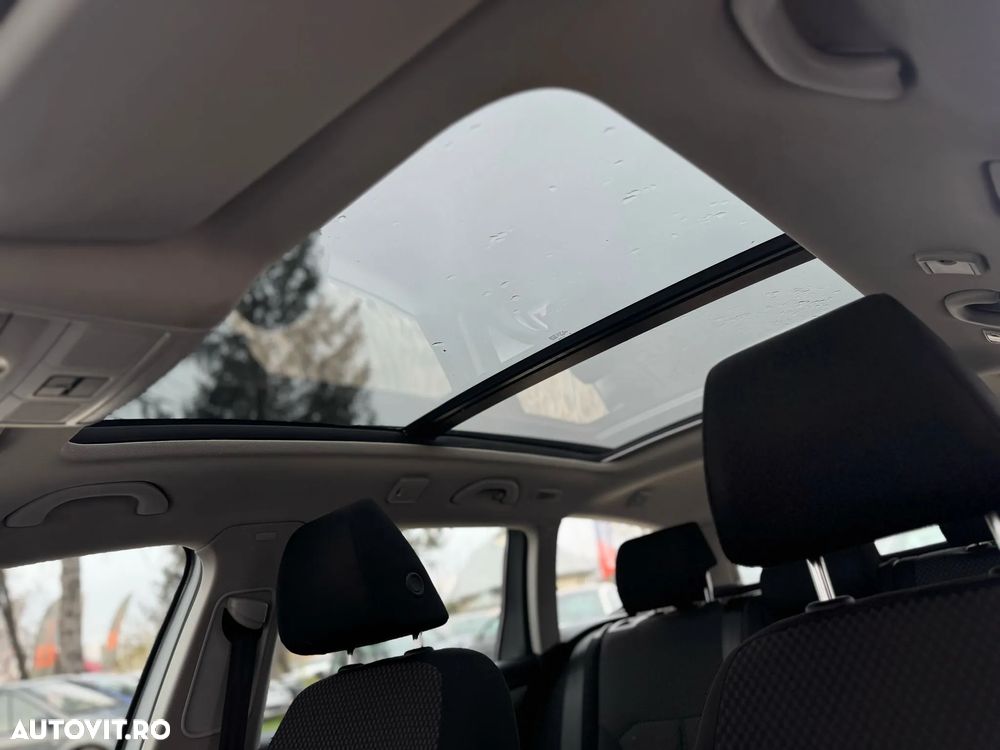 Volkswagen Passat Variant 2.0 TDI Blue TDI Comfortline - 33