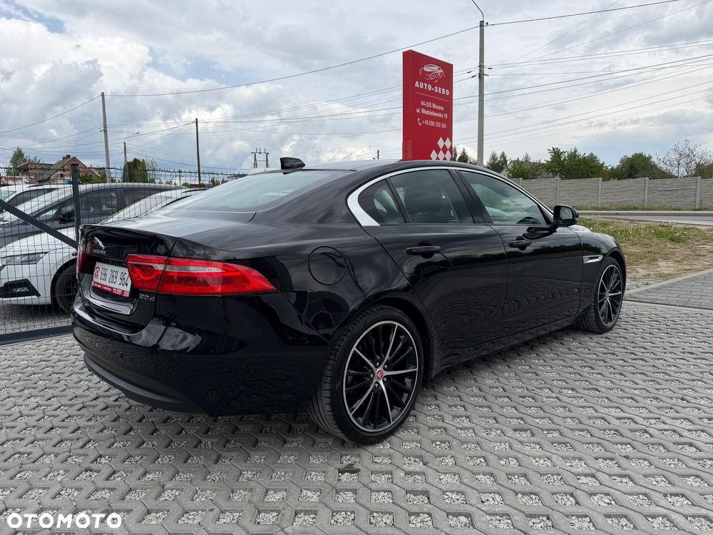 Jaguar XE 20t Prestige - 12