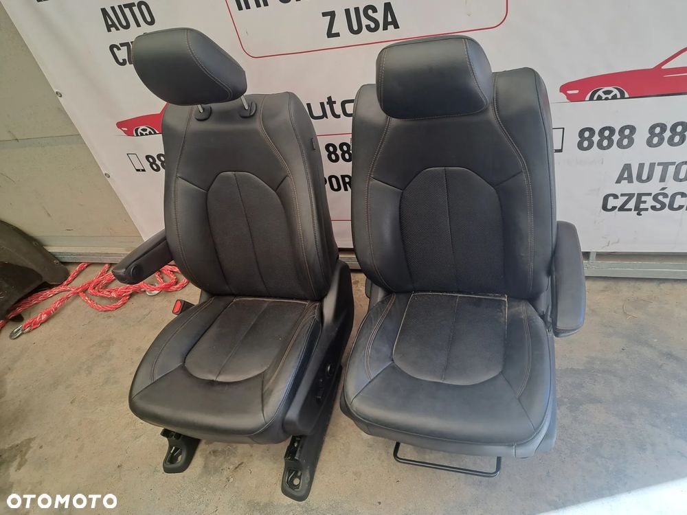 Fotele przod chrysler pacifica 2020 - 1