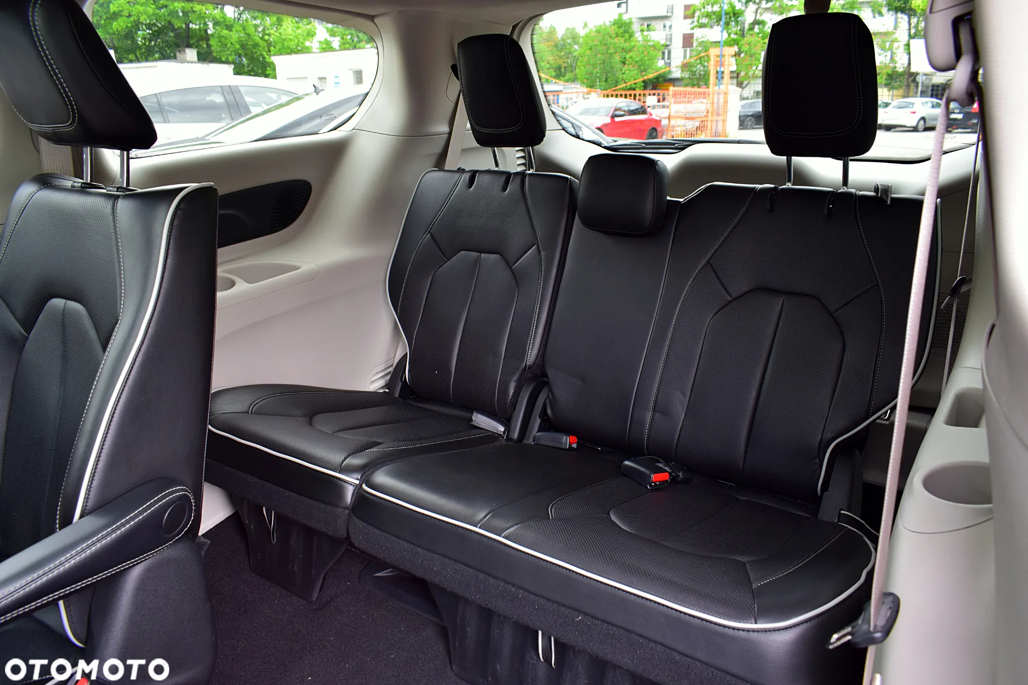 Chrysler Pacifica - 8