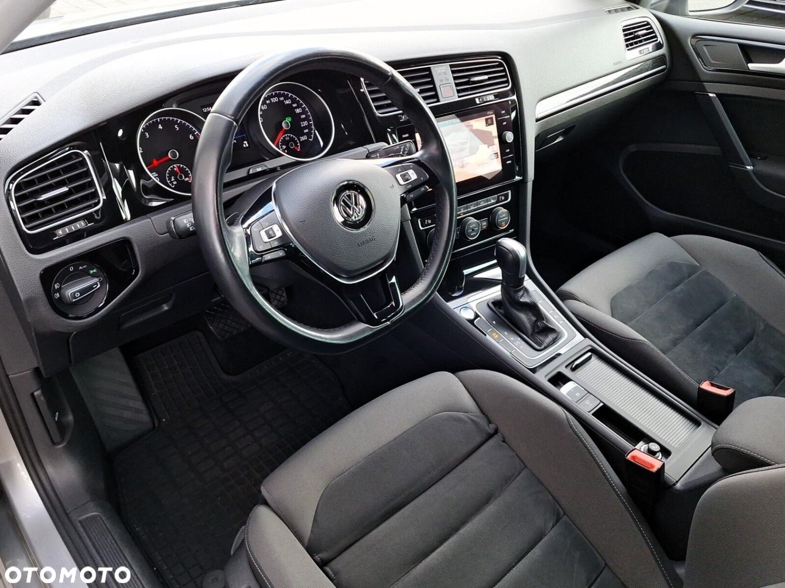 Volkswagen Golf - 10