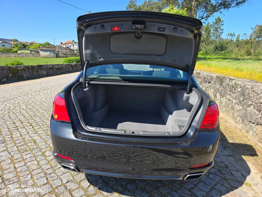 BMW 740 d - 12