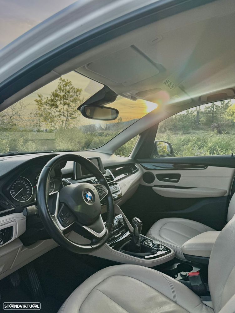 BMW 218 Active Tourer d Luxury Line - 11