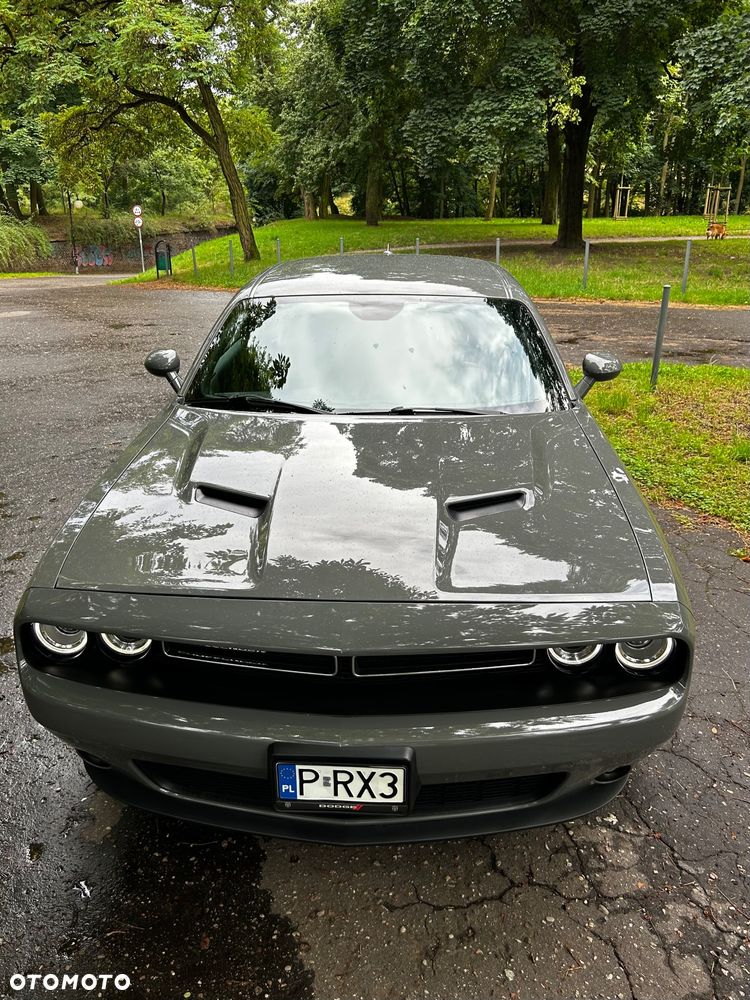 Dodge Challenger - 12