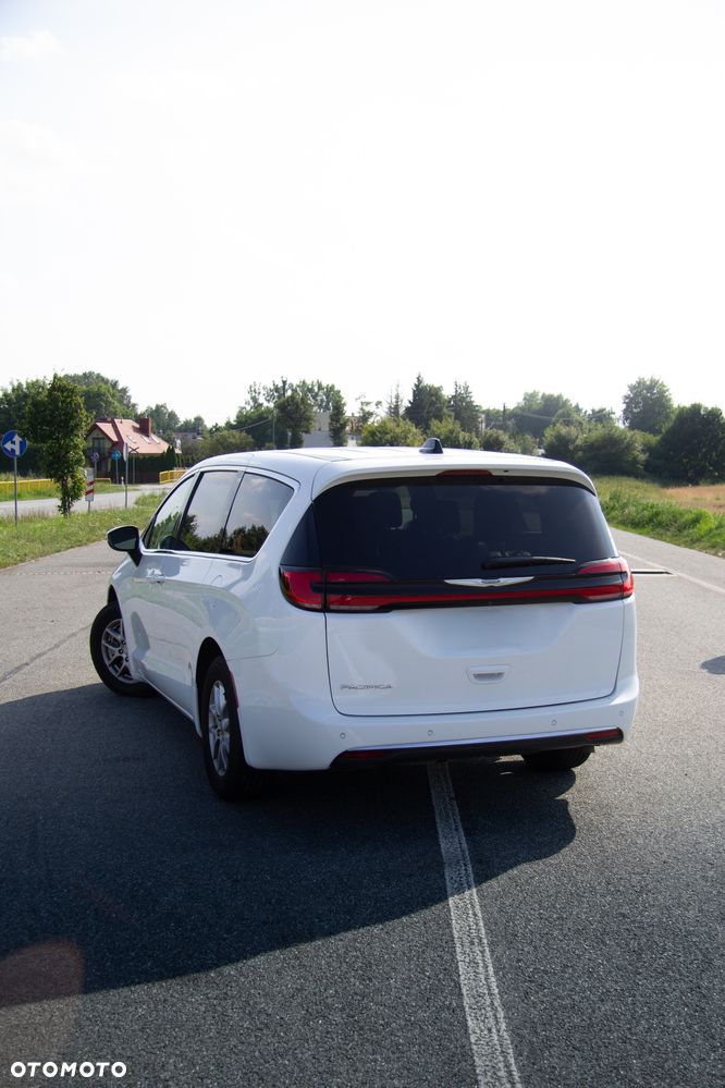 Chrysler Pacifica - 5