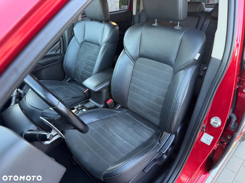 Mitsubishi Outlander Intense + - 12