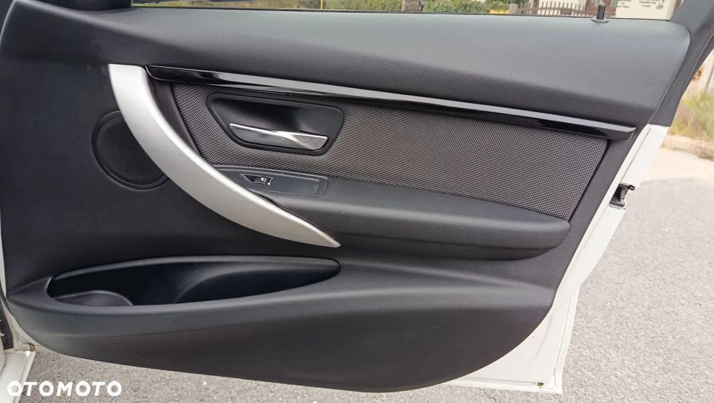 BMW Seria 3 320d Sport - 16