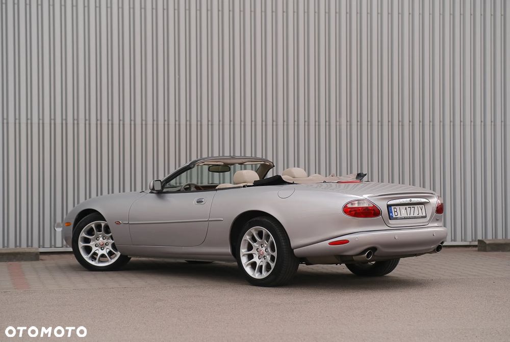 Jaguar XK8 - 13