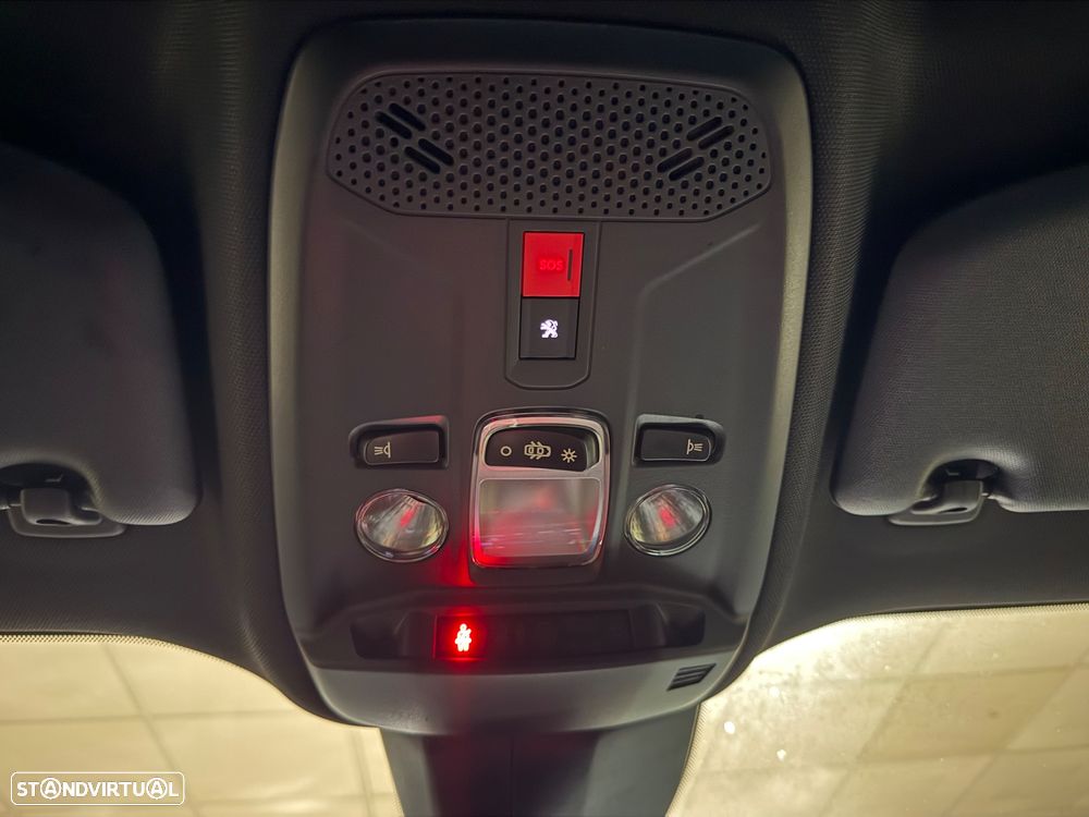 Peugeot e-2008 Allure - 26