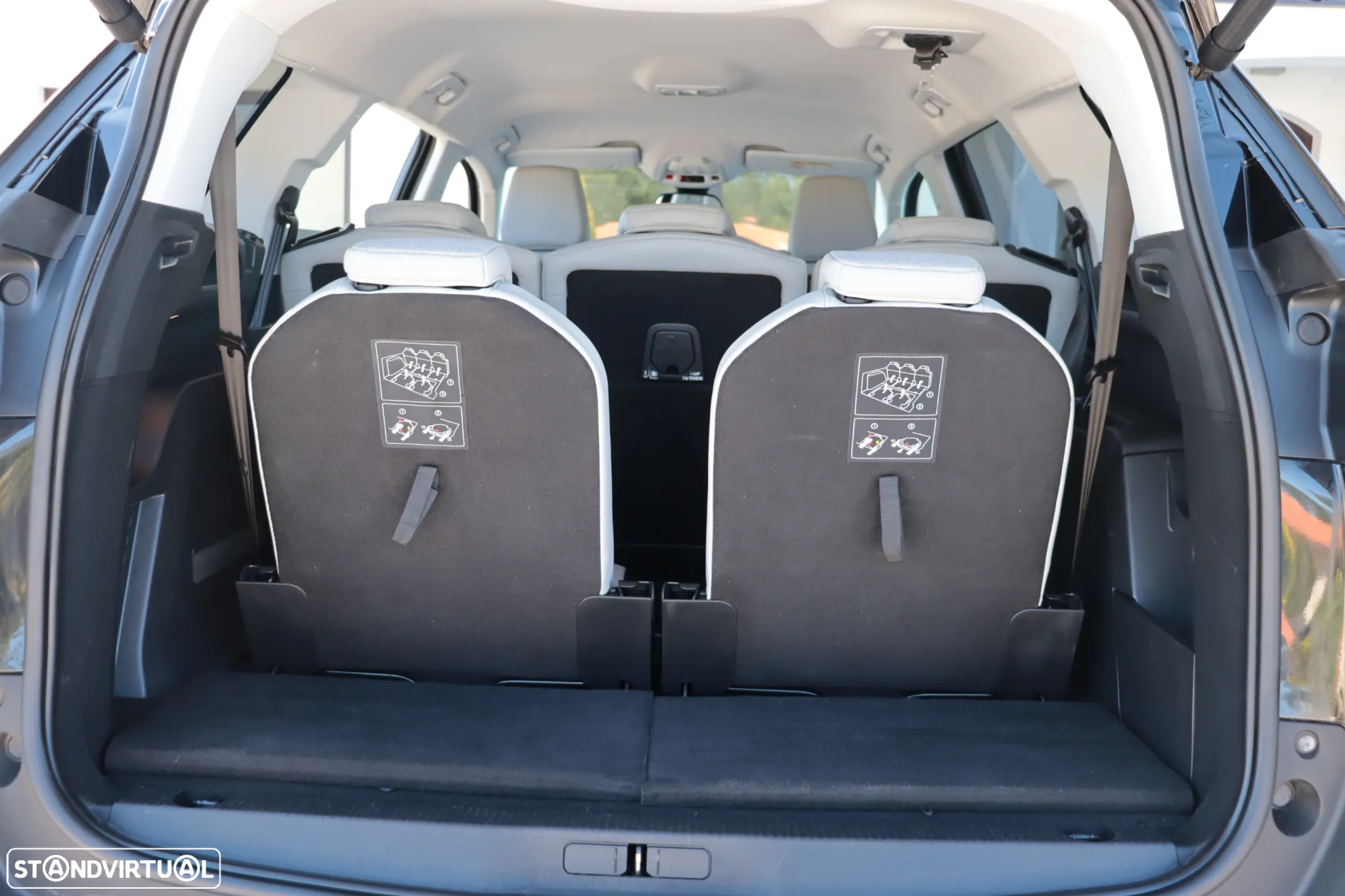 Peugeot 5008 1.2 PureTech Allure EAT8 - 36