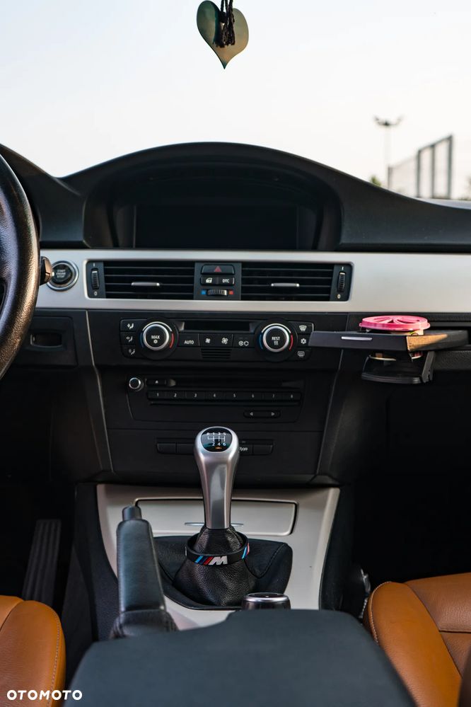 BMW Seria 3 320d xDrive - 12