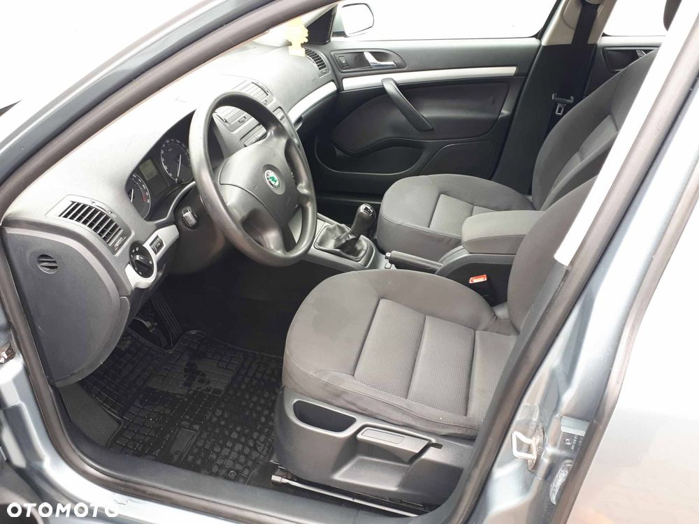 Skoda Octavia 1.6 FSI Ambiente - 10