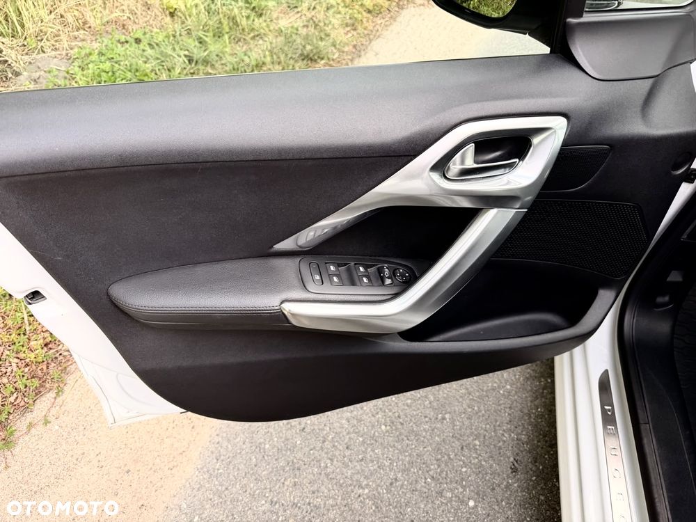 Peugeot 208 1.6 e-HDi Allure STT - 6