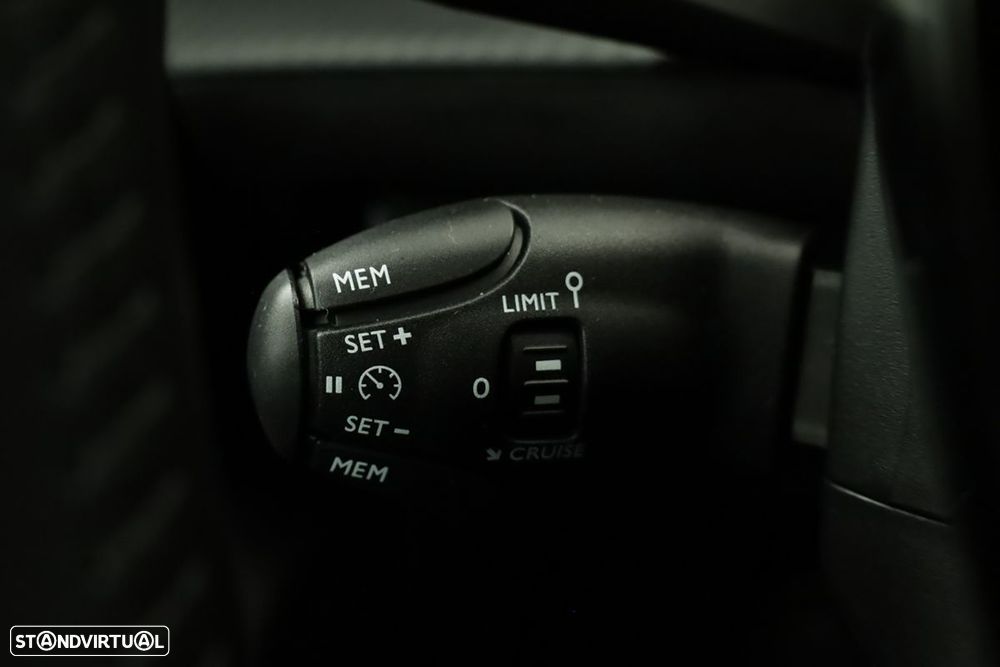 Peugeot 208 1.2 PureTech Style - 18