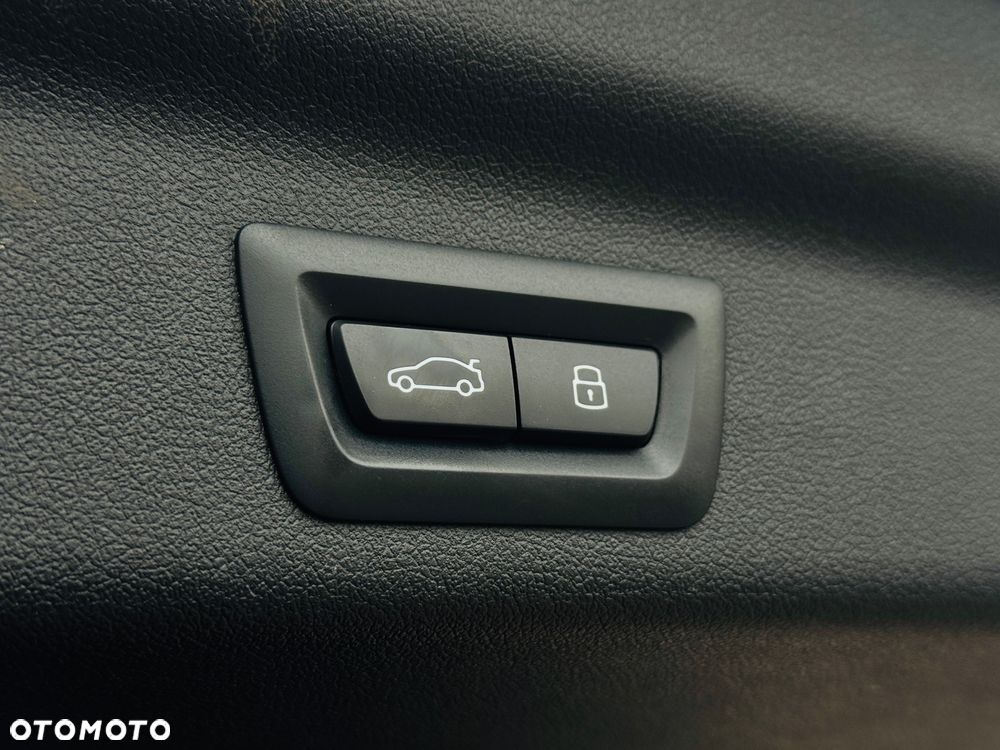 BMW X1 sDrive18d Sport Line - 23