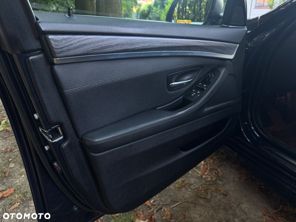 BMW Seria 5 520d - 23