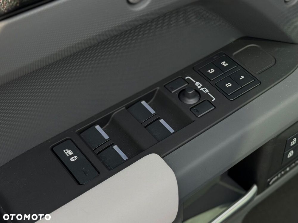 Land Rover Defender - 5
