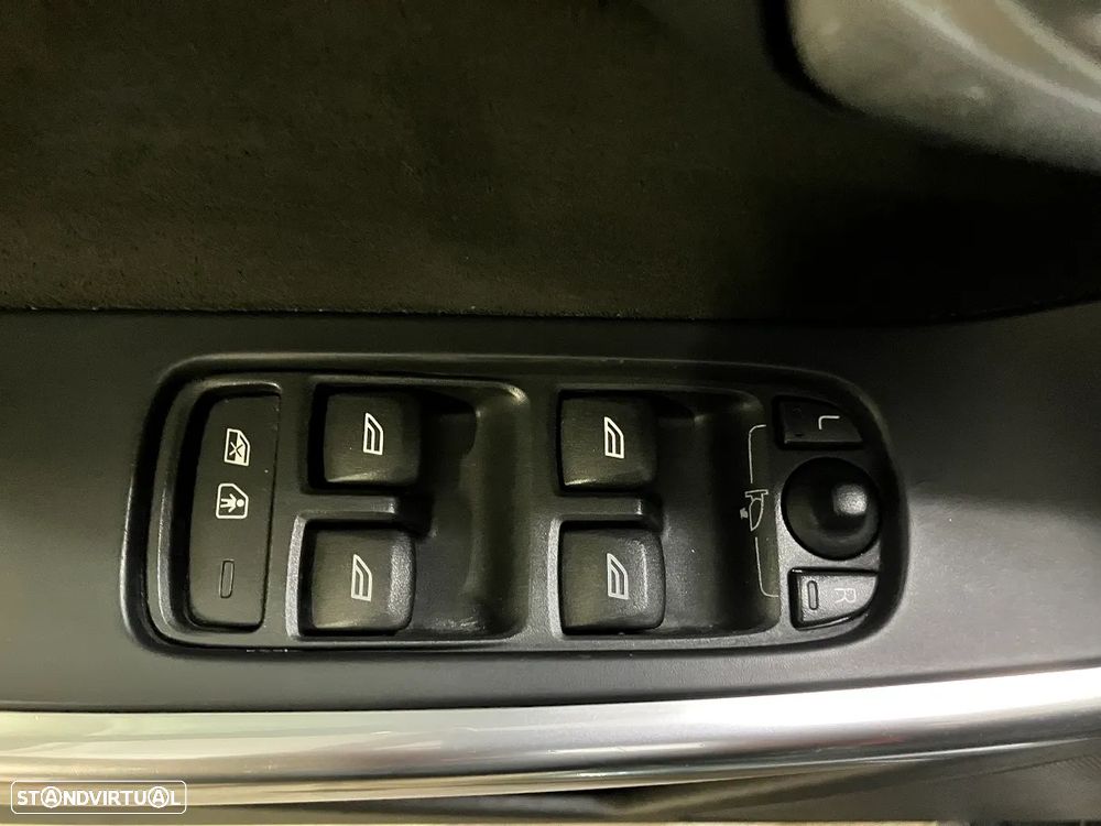 Volvo XC 60 2.0 D4 DRIVe R-Design - 12