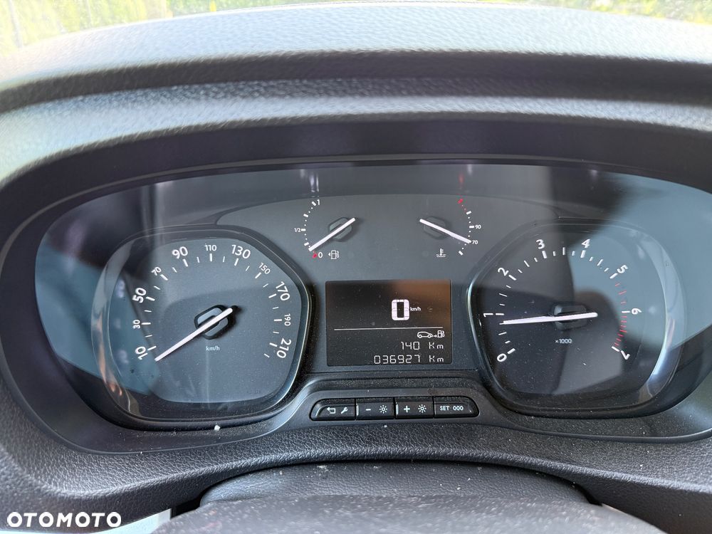 Opel Vivaro - 24