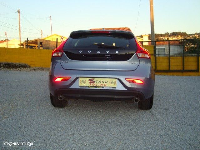 Volvo V40 2.0 D3 R-Design Momentum - 10