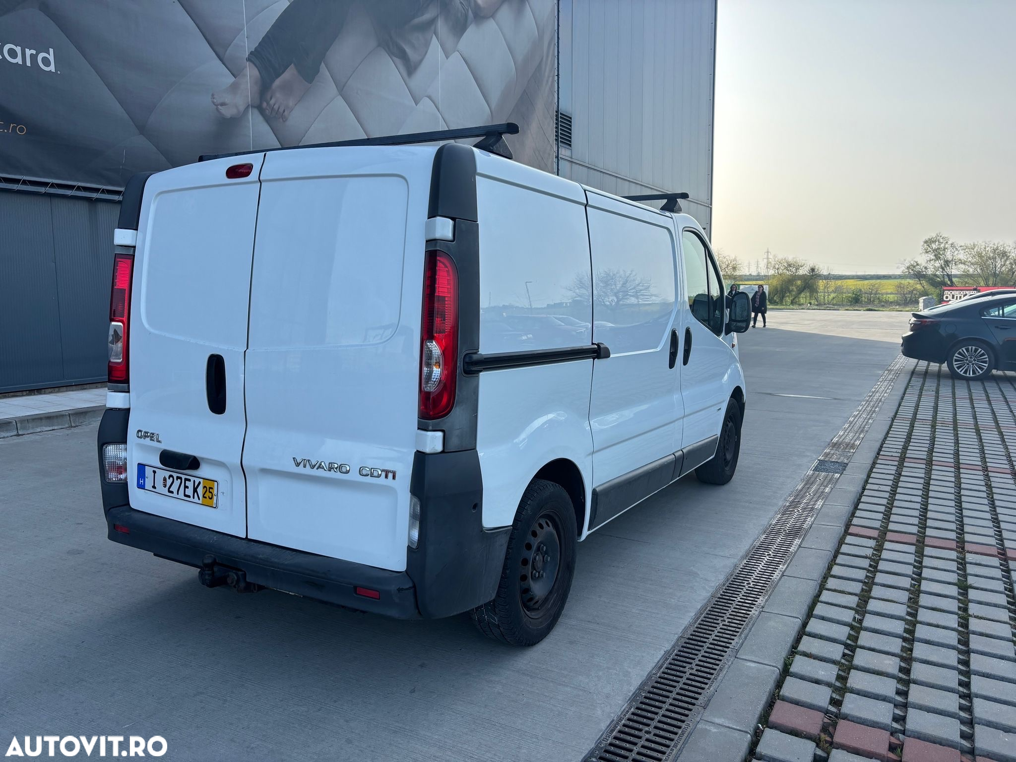 Opel Vivaro - 8