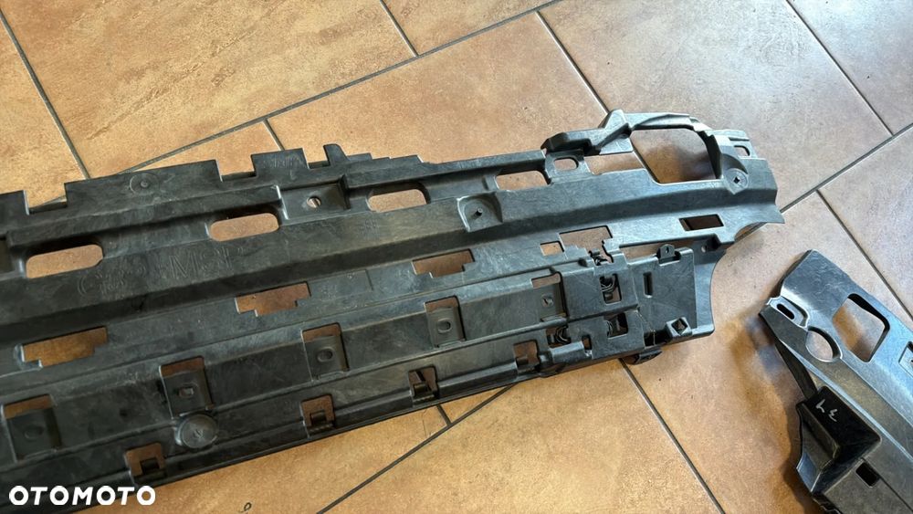 BMW G32 ŚRODKOWY ŚLIZG ZDERZAKA TYŁ 7387325 MP - 3