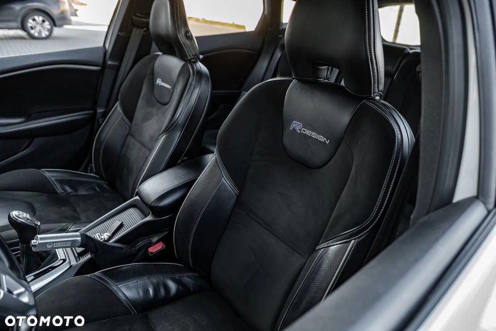 Volvo V40 T4 R Design - 18