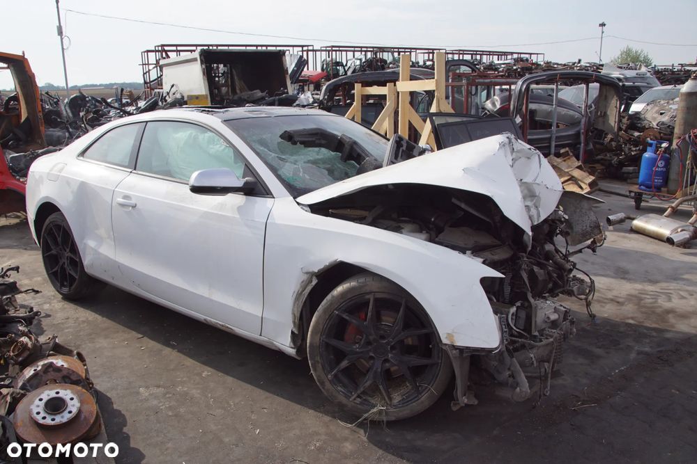 Auto na części - Audi A5 I 8T 3.0 TDI 239 KM CCWA LMK LY9C 2009R Silnik Skrzynia Drzwi Błotnik Klapa Zderzak Lampa Lusterko Klamka Szyba Deska Kokpit Sterownik Moduł Czujnik Licznik Wyświetlacz Panel Kierownica - 8