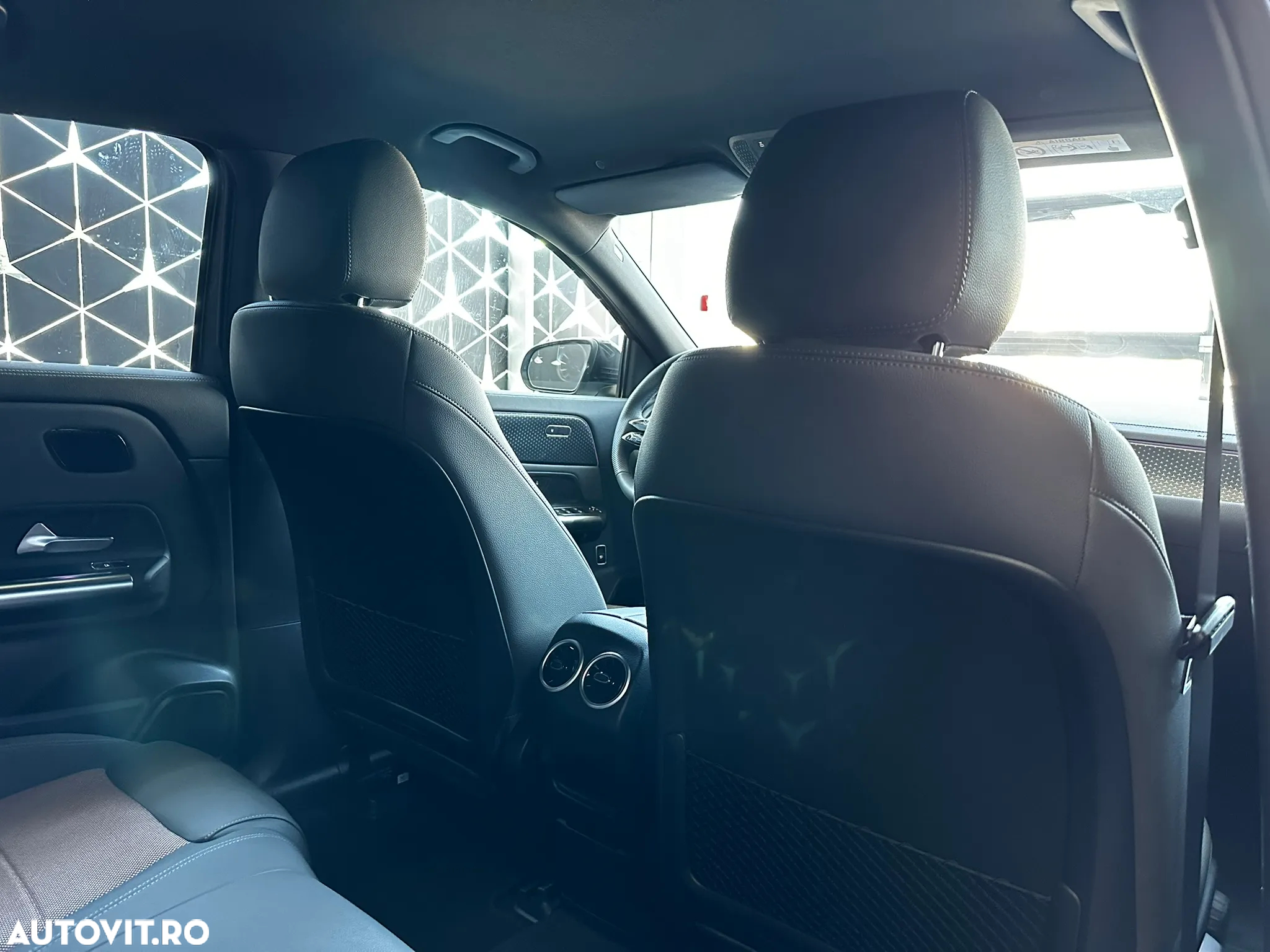 Mercedes-Benz EQA 300 4MATIC - 10