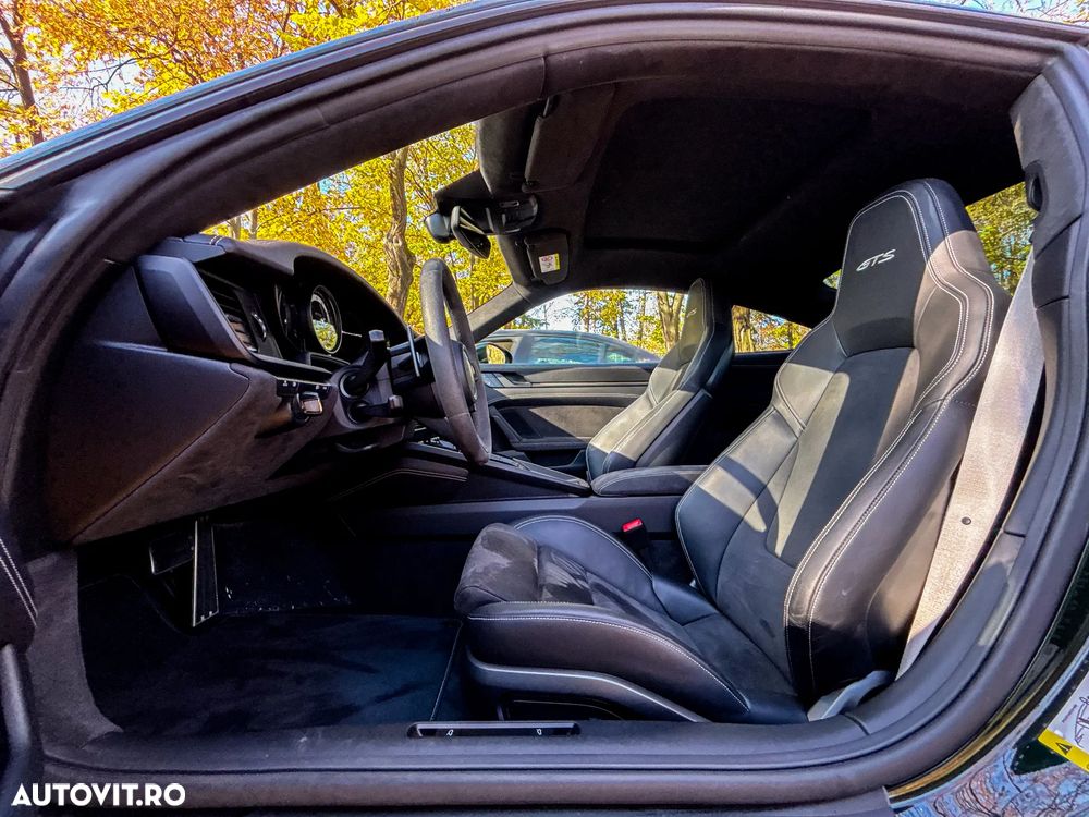 Porsche 911 Carrera 4 GTS PDK - 16