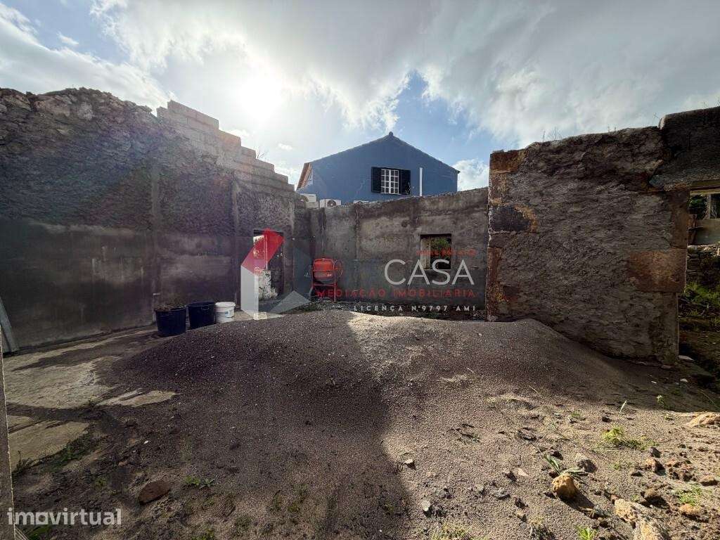 Moradia T2 para recuperar com vista mar - Ribeirinha - Grande imagem: 2/19