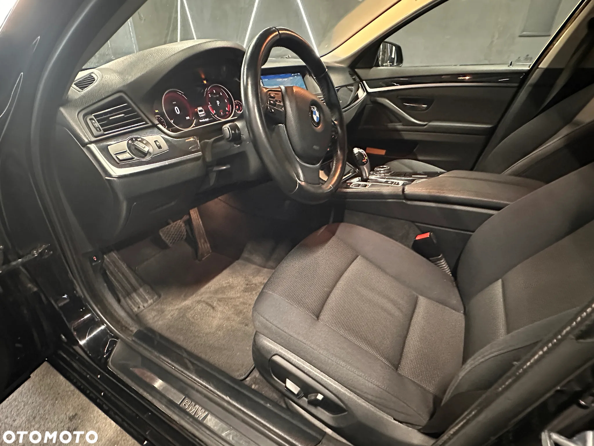 BMW Seria 5 518d Luxury Line - 22