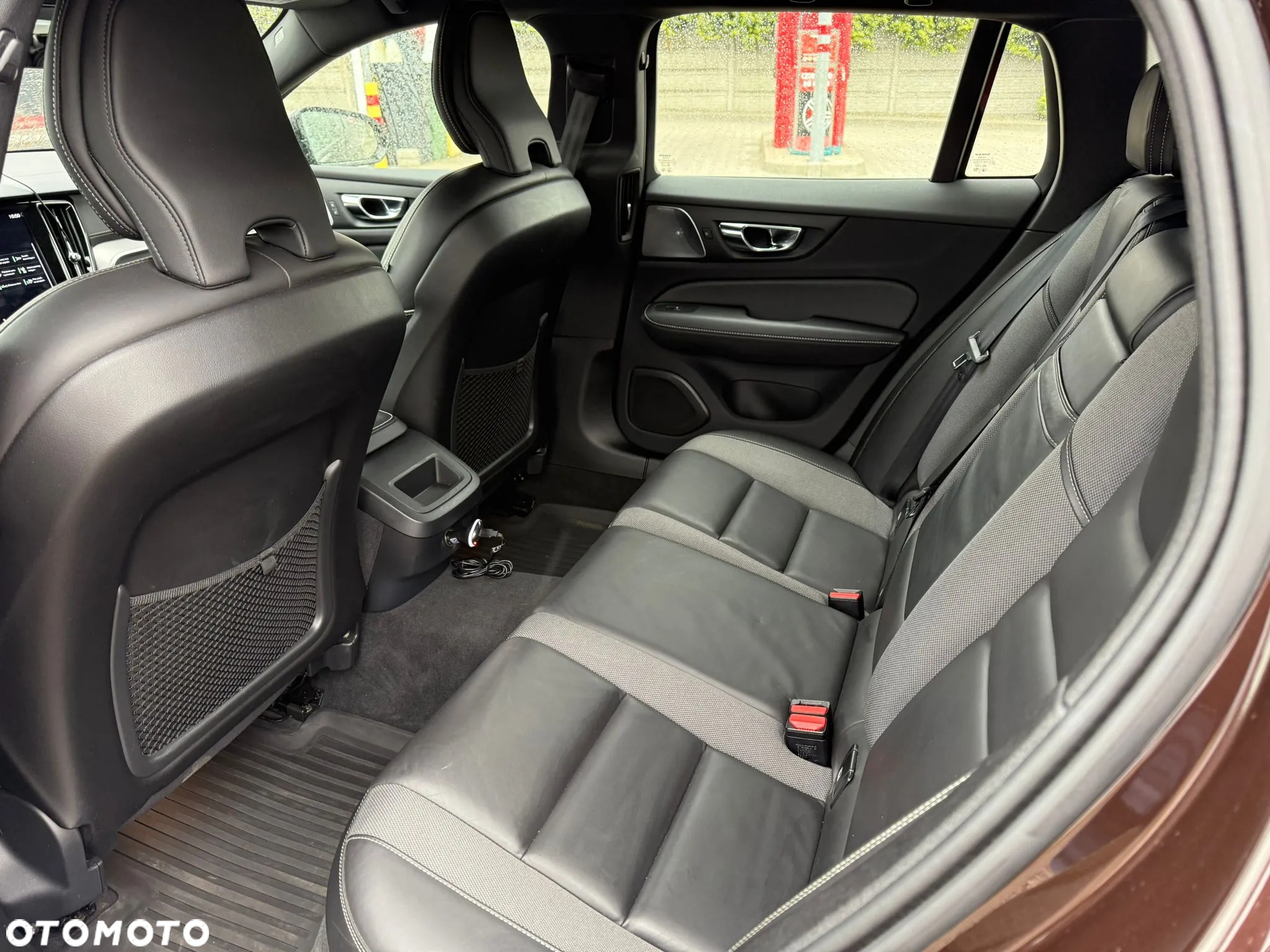 Volvo V60 D3 AWD R-Design - 8