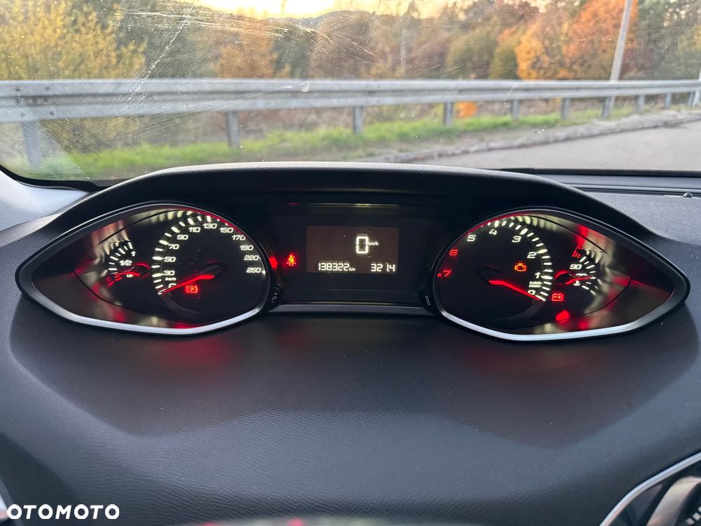 Peugeot 308 1.2 PureTech Allure S&S - 19