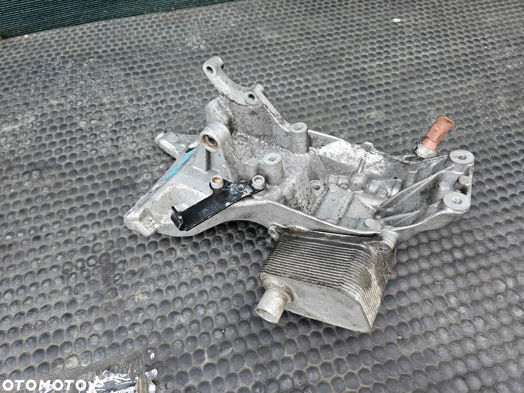 Podstawa 06H903143H 06J117021J Filtra Oleju Chlodniczka Lapa Wspornik Alternatora 1.8 2.0 TFSI AUDI A4 B8 A5 A3 VW - 28