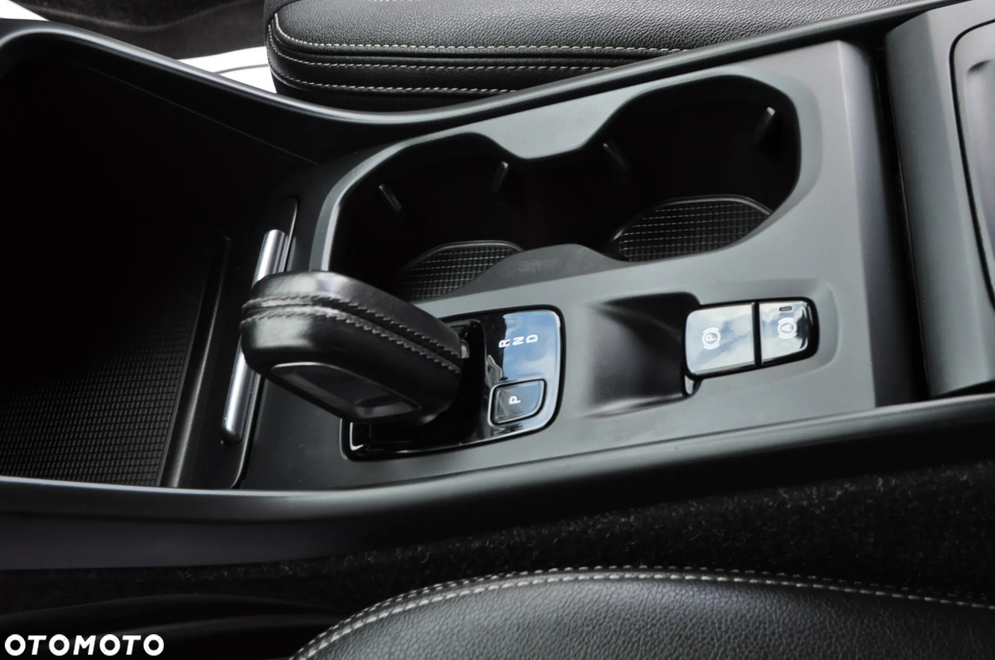 Volvo XC 40 D3 AWD Momentum Pro - 29
