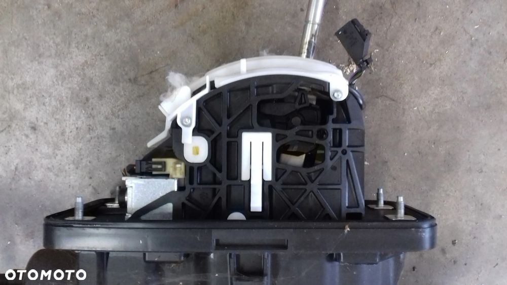 wybierak lewarek biegów 4F1713041N A6 C6 2.4 automat - 4