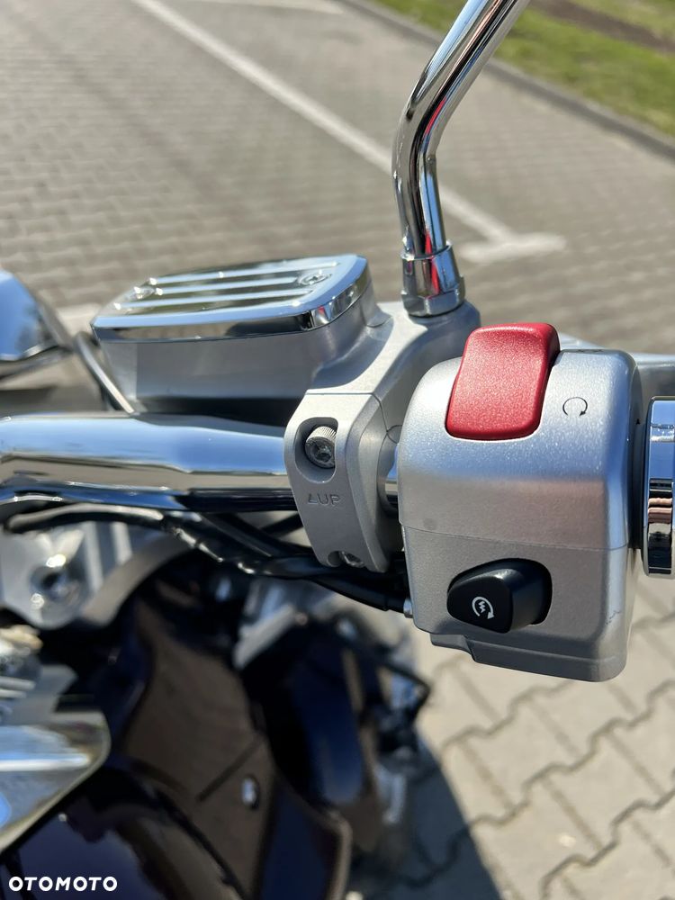 Suzuki Intruder - 5